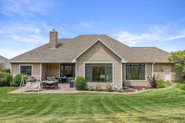 5465 S Baneberry COURT, New Berlin, WI 53146