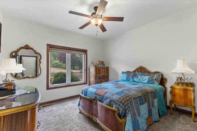 5465 S Baneberry COURT, New Berlin, WI 53146