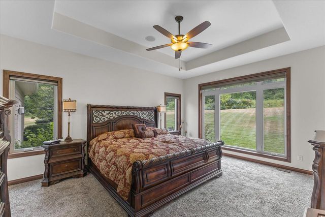 5465 S Baneberry COURT, New Berlin, WI 53146