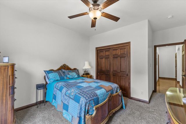 5465 S Baneberry COURT, New Berlin, WI 53146