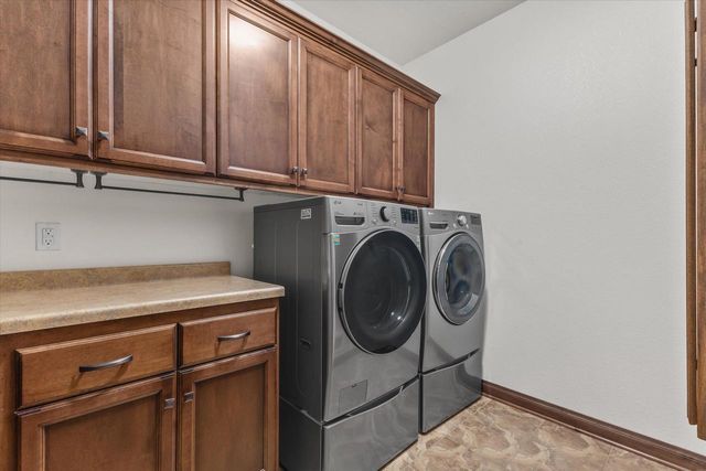 5465 S Baneberry COURT, New Berlin, WI 53146