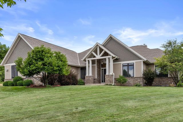5465 S Baneberry COURT, New Berlin, WI 53146