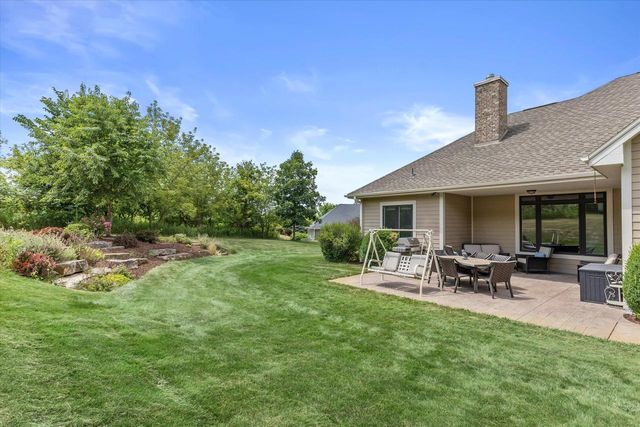 5465 S Baneberry COURT, New Berlin, WI 53146