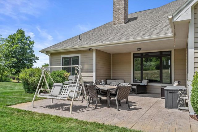 5465 S Baneberry COURT, New Berlin, WI 53146