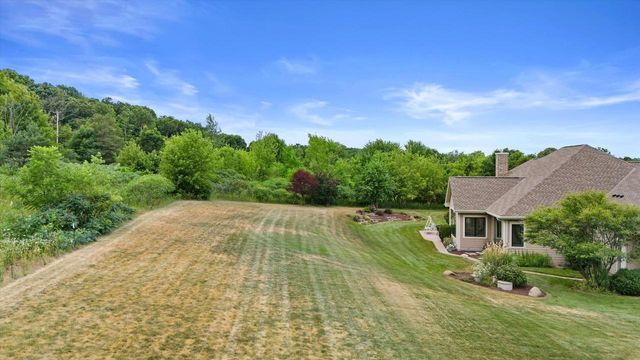 5465 S Baneberry COURT, New Berlin, WI 53146