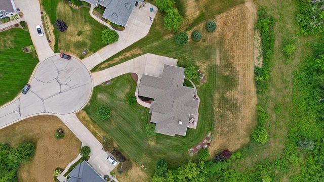 5465 S Baneberry COURT, New Berlin, WI 53146