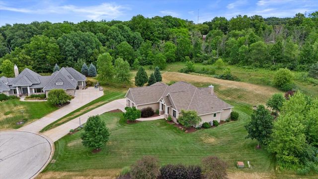 5465 S Baneberry COURT, New Berlin, WI 53146