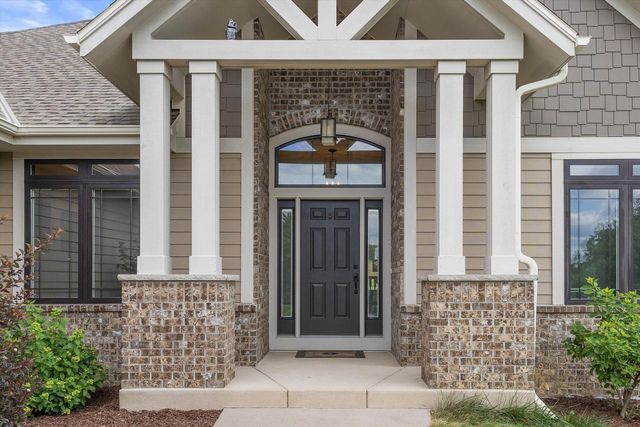 5465 S Baneberry COURT, New Berlin, WI 53146