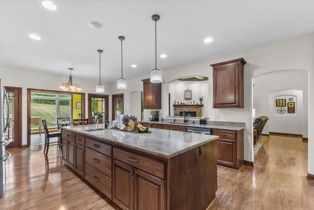 5465 S Baneberry COURT, New Berlin, WI 53146