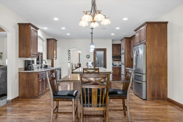 5465 S Baneberry COURT, New Berlin, WI 53146