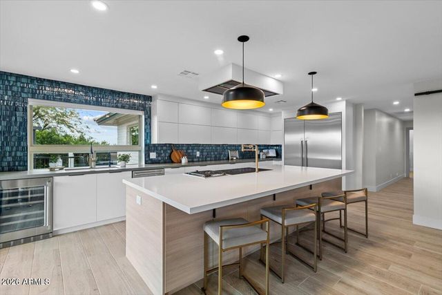 15615 N 8TH Place, Phoenix, AZ 85022