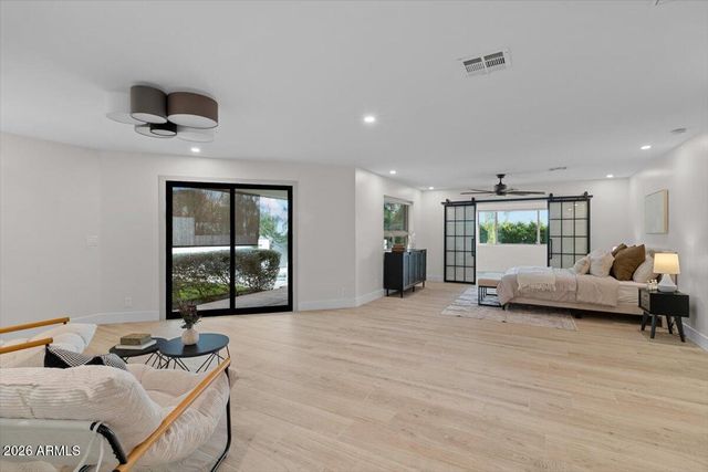 15615 N 8TH Place, Phoenix, AZ 85022