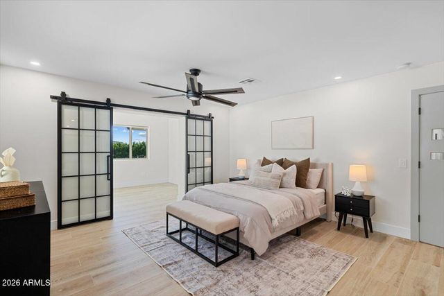 15615 N 8TH Place, Phoenix, AZ 85022