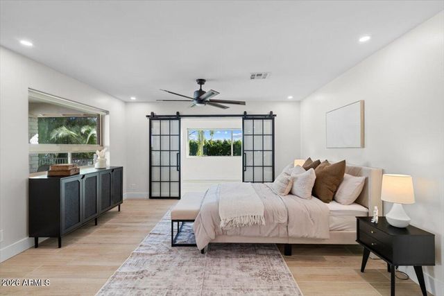 15615 N 8TH Place, Phoenix, AZ 85022