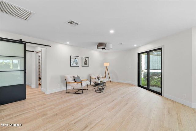 15615 N 8TH Place, Phoenix, AZ 85022