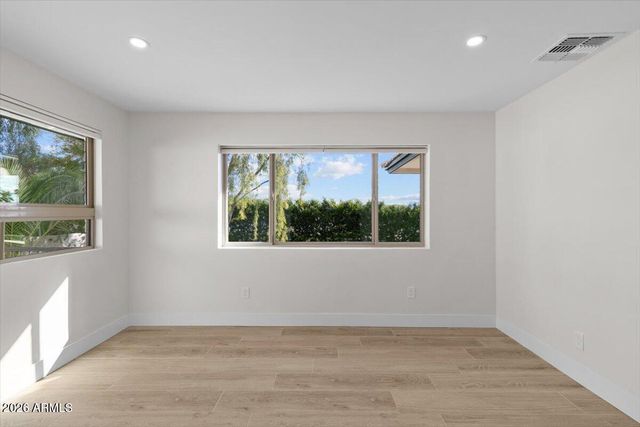 15615 N 8TH Place, Phoenix, AZ 85022