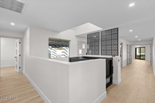 15615 N 8TH Place, Phoenix, AZ 85022