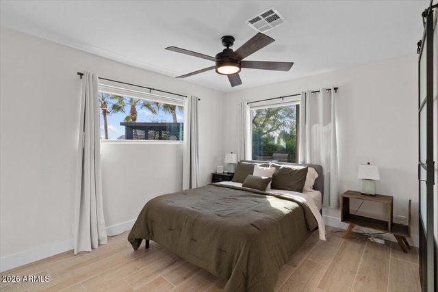 15615 N 8TH Place, Phoenix, AZ 85022