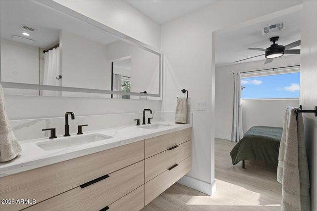 15615 N 8TH Place, Phoenix, AZ 85022