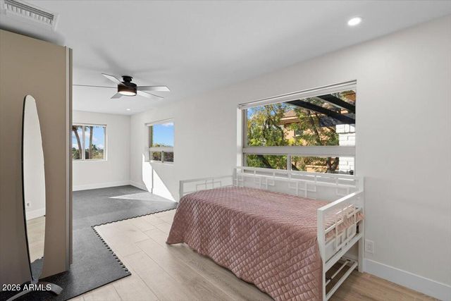 15615 N 8TH Place, Phoenix, AZ 85022