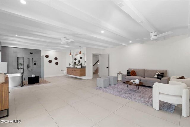 15615 N 8TH Place, Phoenix, AZ 85022