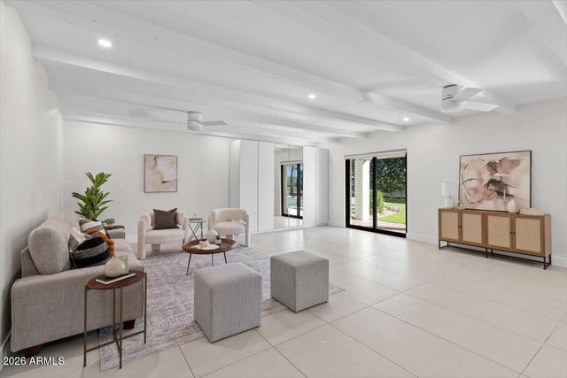 15615 N 8TH Place, Phoenix, AZ 85022