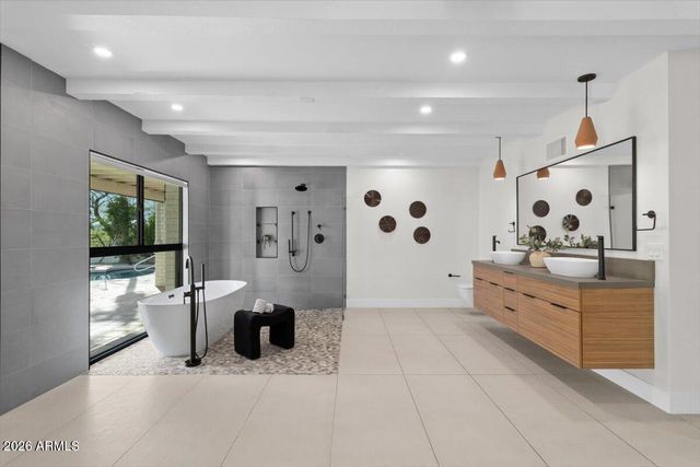 15615 N 8TH Place, Phoenix, AZ 85022