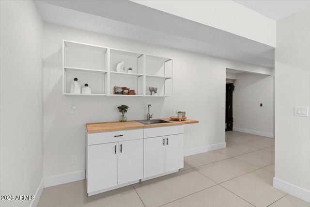 15615 N 8TH Place, Phoenix, AZ 85022