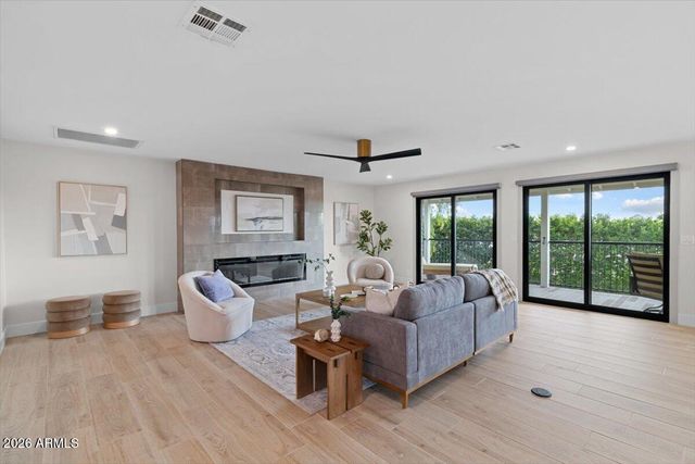 15615 N 8TH Place, Phoenix, AZ 85022