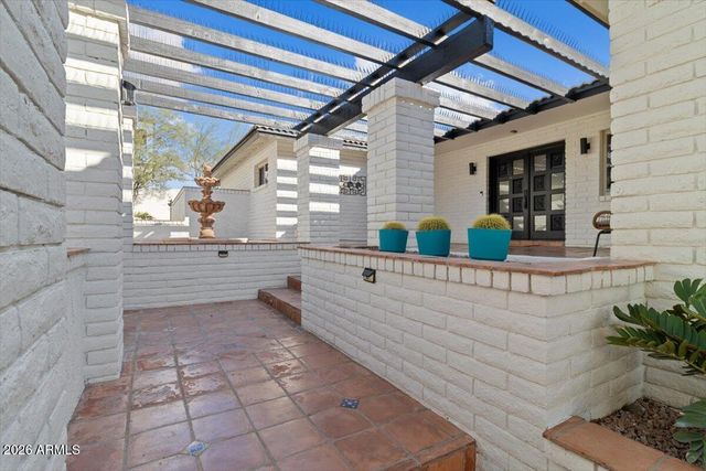 15615 N 8TH Place, Phoenix, AZ 85022