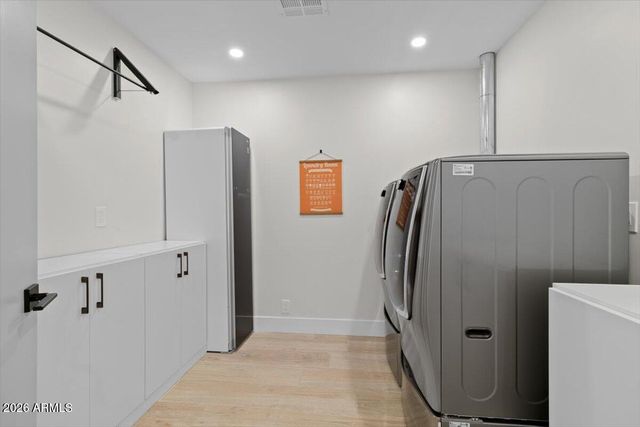 15615 N 8TH Place, Phoenix, AZ 85022