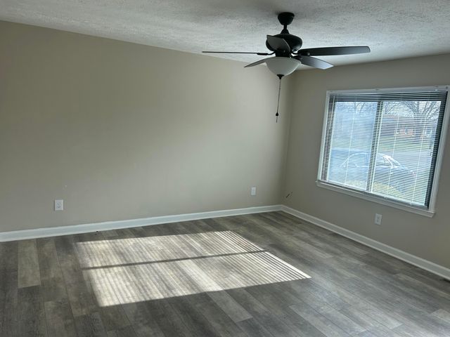 646 Laura Dr E Laura Drive, Winchester, KY 40391