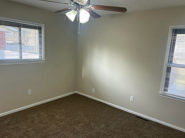 646 Laura Dr E Laura Drive, Winchester, KY 40391