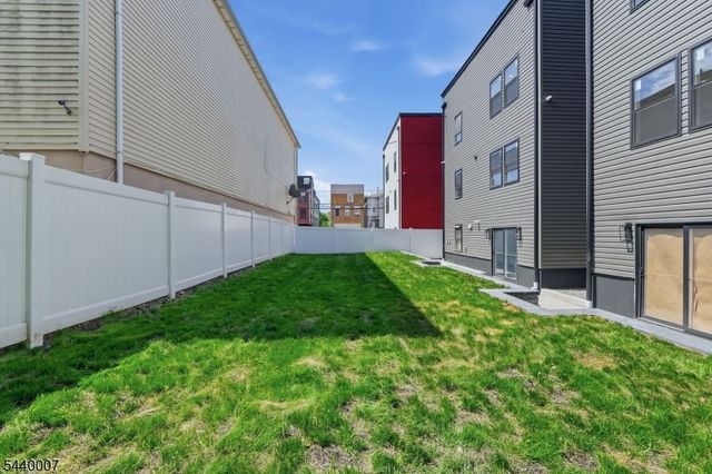 432 S 10Th St, Newark City, NJ 07103