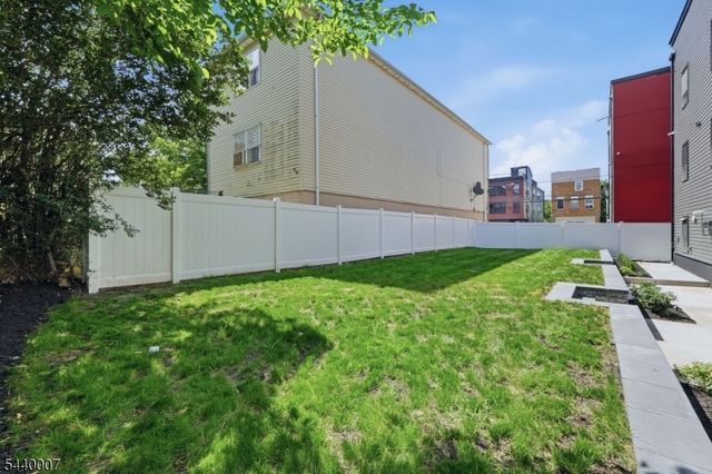 432 S 10Th St, Newark City, NJ 07103