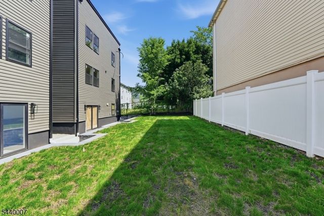 432 S 10Th St, Newark City, NJ 07103