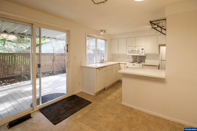 1035 Chestnut St NW, Salem, OR 97304