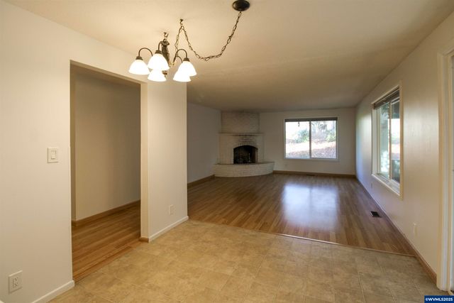 1035 Chestnut St NW, Salem, OR 97304