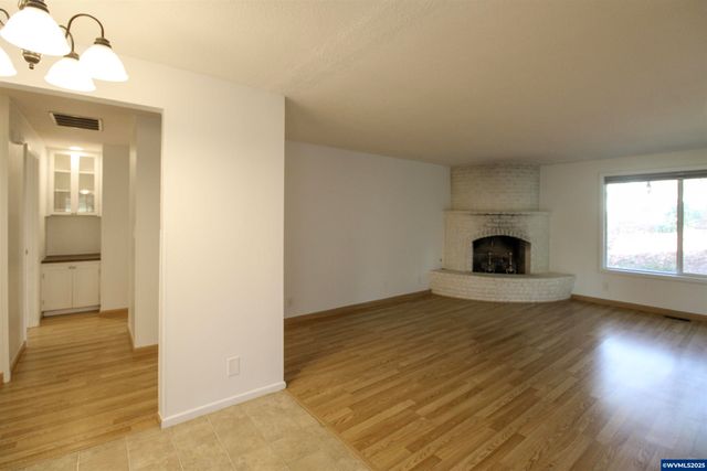 1035 Chestnut St NW, Salem, OR 97304