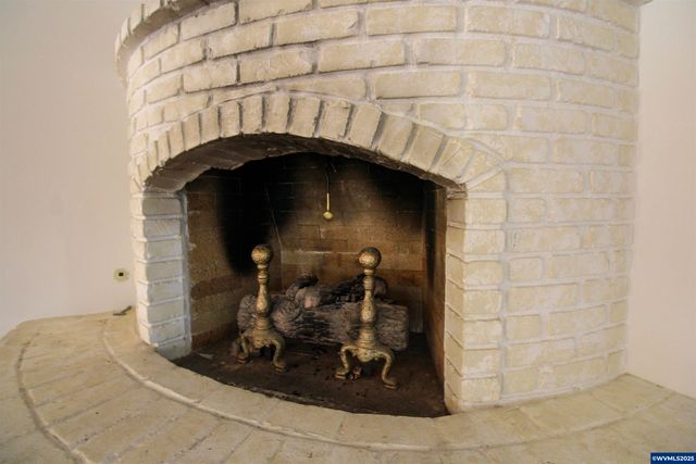 1035 Chestnut St NW, Salem, OR 97304