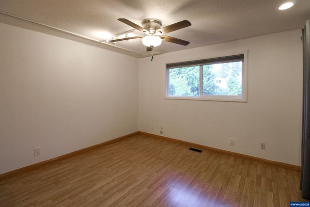 1035 Chestnut St NW, Salem, OR 97304