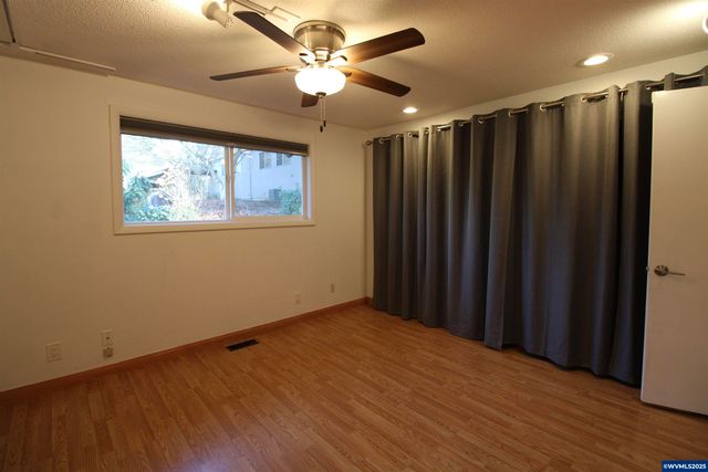 1035 Chestnut St NW, Salem, OR 97304