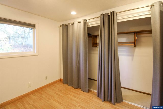 1035 Chestnut St NW, Salem, OR 97304