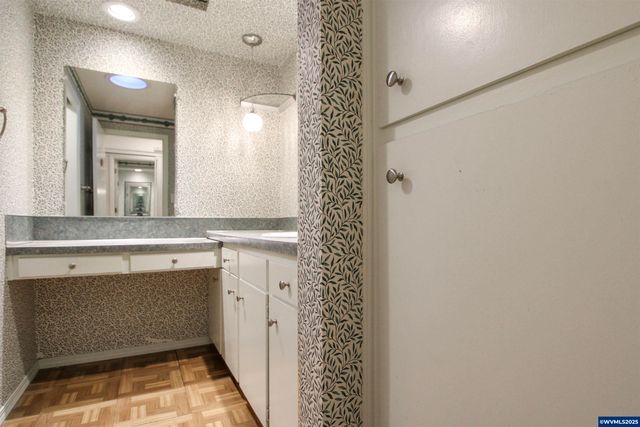 1035 Chestnut St NW, Salem, OR 97304