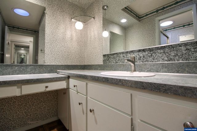 1035 Chestnut St NW, Salem, OR 97304