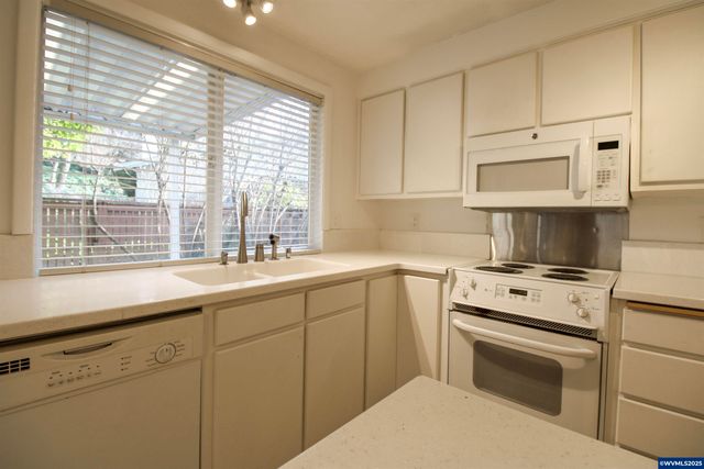 1035 Chestnut St NW, Salem, OR 97304