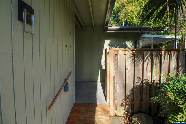 1035 Chestnut St NW, Salem, OR 97304