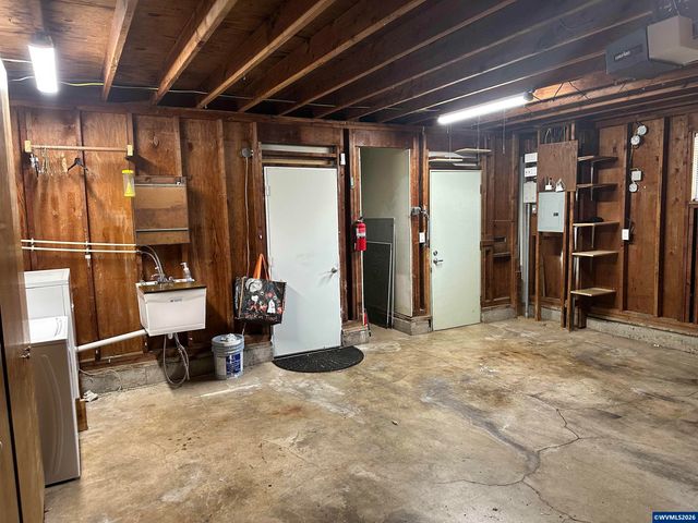 1035 Chestnut St NW, Salem, OR 97304