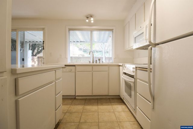 1035 Chestnut St NW, Salem, OR 97304