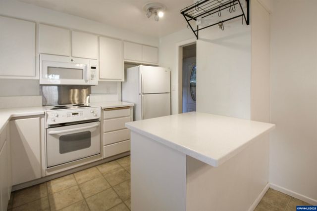 1035 Chestnut St NW, Salem, OR 97304